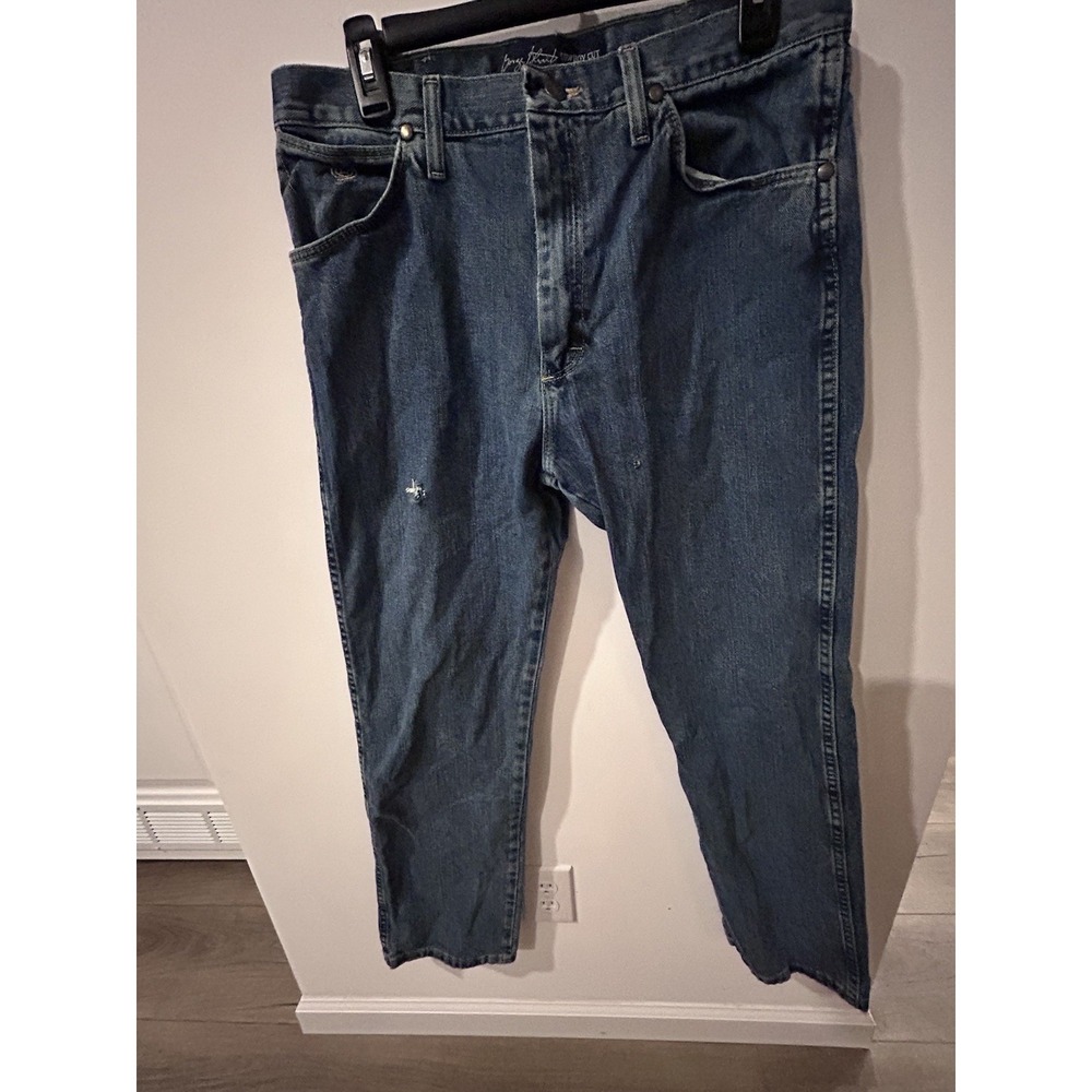 Wrangler George Strait Distressed Cowboy Cut Denim   Men's Medium Wash